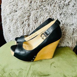 Chinese Laundry Black leather Wedge Size 8